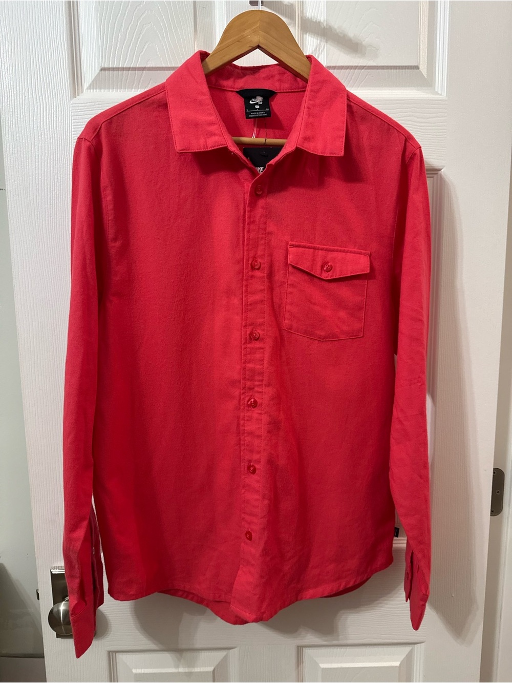 NWT....Men's Nike SB (Skateboarding) Button Down Shirt Size Small